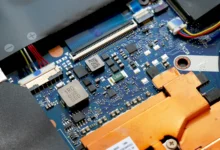 The Dell battery calibration tool is a utility designed to fix exactly this problem. By performing a controlled discharge and recharge cycle, it resets the internal battery management system (BMS), ensuring your laptop reports battery levels accurately.